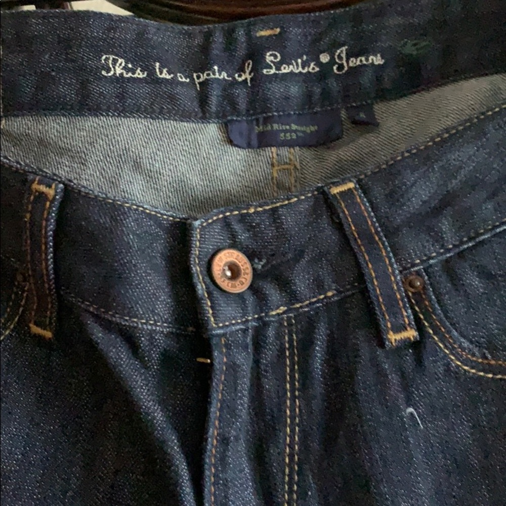 Levi’s Mid Rise straight size 8 Blue Jeans